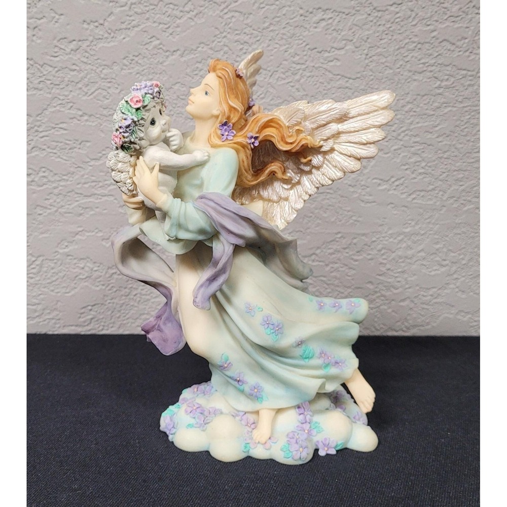 Dreamsicles Figurine Kristin - Safe In Her Arms #11092 (1999)